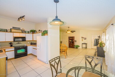 2 kitchen:dining