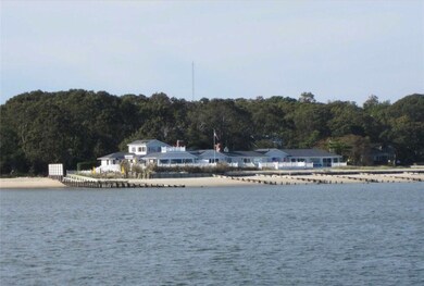 500 Beach Ct, East Marion, NY 11939 - photo 5