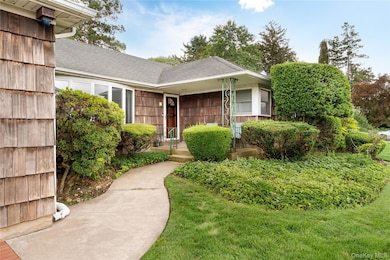 9 Eaton Rd, Syosset, NY 11791 - photo 4