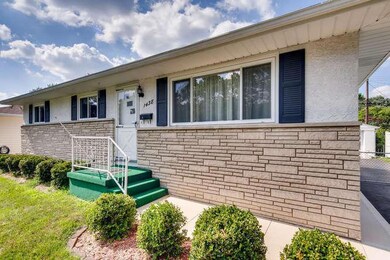 1438 Evaline Dr Columbus OH-small-004-00