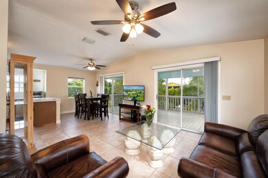 Entry/Living Room
