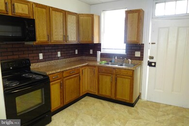 172 S 2nd St, Chambersburg, PA 17201 - photo 2