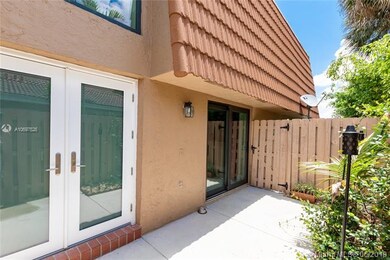 1606 W Harmony Lake Cir, Davie, FL 33324 - photo 5