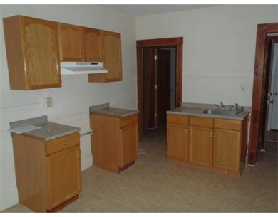 11 Willard Ave unit 2, Springfield, MA 01109 - photo 4