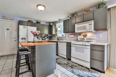 22 1/2 Rangers Dr unit B, Hudson, NH 03051 - photo 3