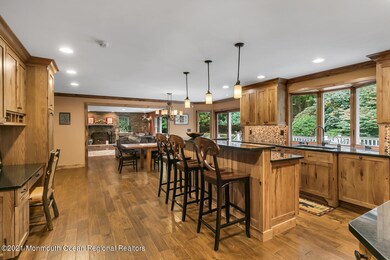Eat-in Kitchen