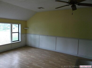 403 E 9th St, Claremore, OK 74017 - photo 5