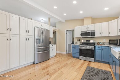 190 Little John Ln Kitchen 3