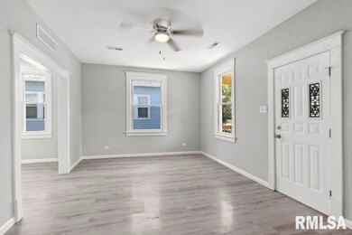 926 Broadway St, Lincoln, IL 62656 - photo 2