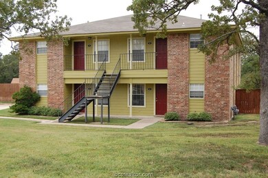 2100 Southwood Dr unit 10, College Station, TX 77840 - photo 2