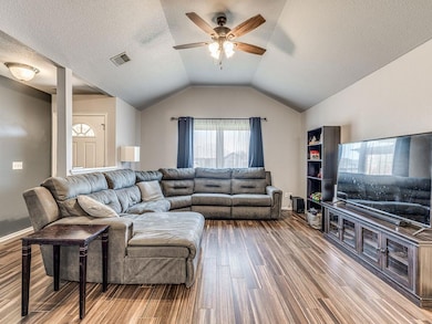 1913 New Haven Ct, Moore, OK 73160 - photo 6