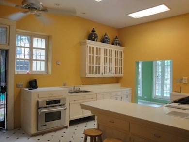 1020 Rosario St, Laredo, TX 78040 - photo 5