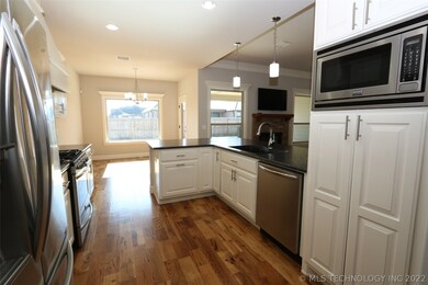 Good storage with stainless steel appliances and l