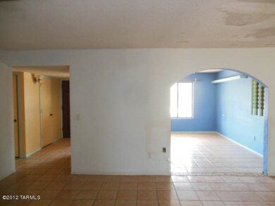 022-191303-FamRoom2
