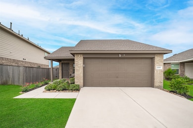 the location of the home includes a spacious drive