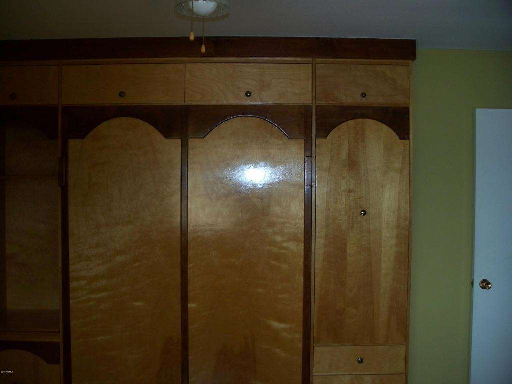 MURPHY BED