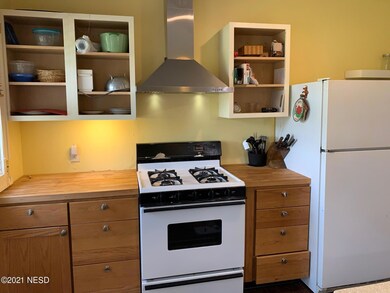 Kitchen, gas stove