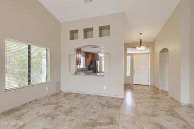 7-812195725-11 Foyer-2