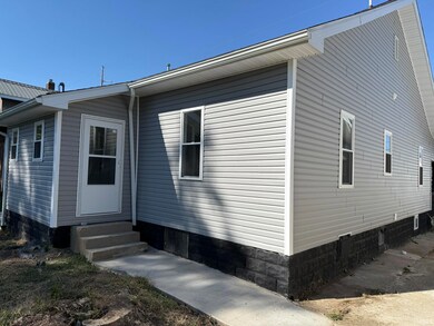 203 W Walnut St, Washington, IN 47501 - photo 5