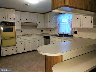 1541 Richard Ave, Chambersburg, PA 17201 - photo 6