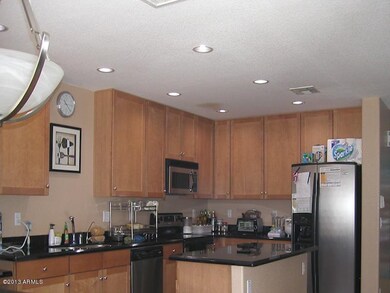 503Beth_Kitchen01
