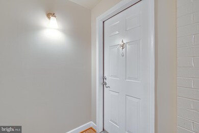 4189 S Four Mile Run Dr unit 303, Arlington, VA 22204 - photo 3