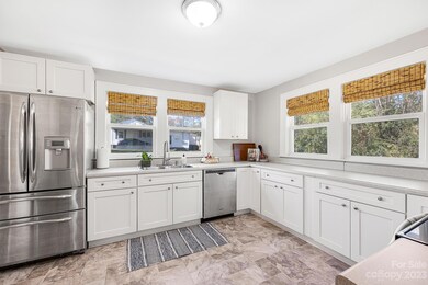 401 N Oakland Ave, Statesville, NC 28677 - photo 2