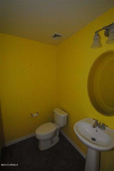 Guest 1/2 bath