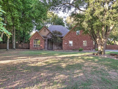 Lovely full brick/stone detail on 1 acre m/l situa
