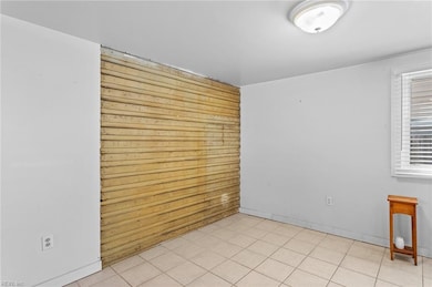 Inviting dining or keeping room.