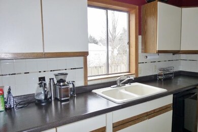 1721 Vahlen St, Madison, WI 53704 - photo 6