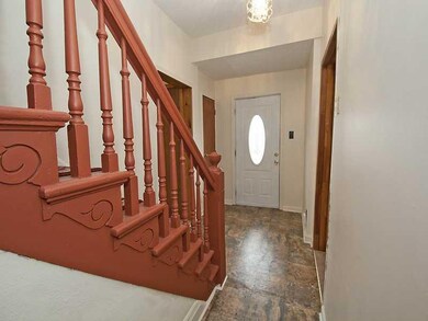 Entry/Foyer.