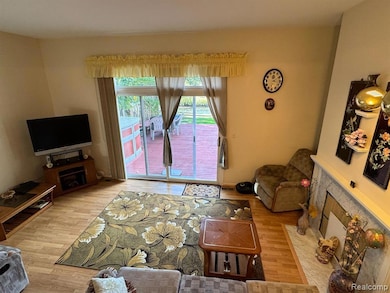 5377 Breeze Hill Place unit 10, Troy, MI 48098 - photo 5