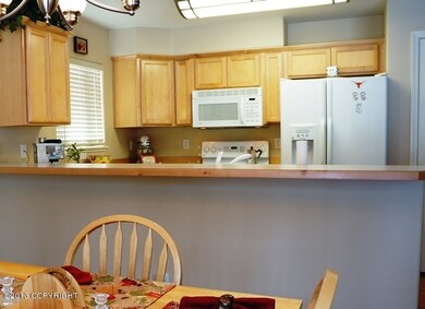 Moran dining to kitchen2