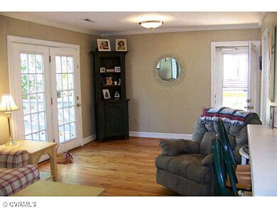 Den/Family/Great Room - Hardwood Floors, Side entr