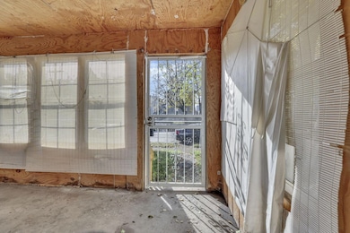 292 E Barthman Ave, Columbus, OH 43207 - photo 7