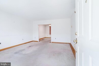 1712 Pin Oak Rd, Parkville, MD 21234 - photo 3