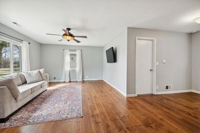 06_6170SnyderRd_165_LivingRoom_LowRes