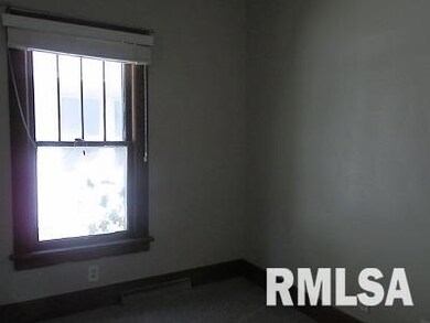 811 Grand Ct, Davenport, IA 52803 - photo 7