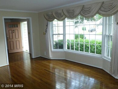 9337 Tovito Dr, Fairfax, VA 22031 - photo 2