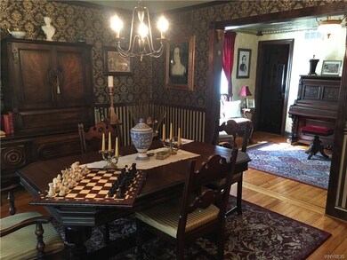 could be used as living or dining room