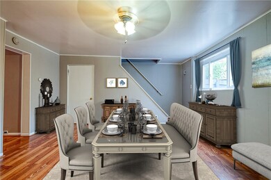DININGROOM VIRTUALLY STAGED.