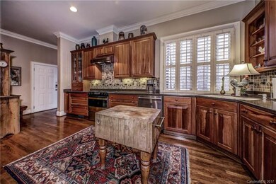 High 10 foot ceilings and large custom cabinets