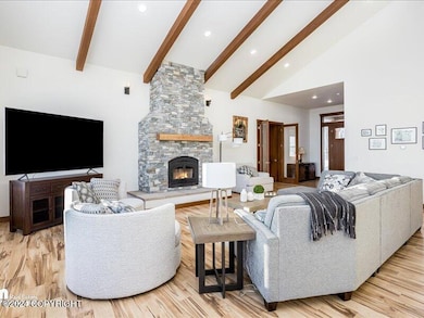 05-Living Room_IMG_0021-Edit