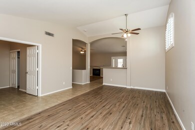 005-photo-living-room-11293440