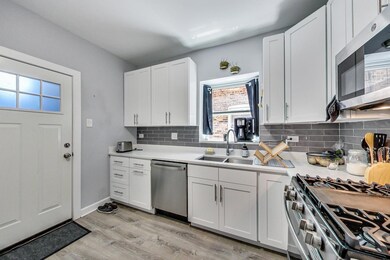 6135 N Fairfield Ave, Chicago, IL 60659 - photo 3