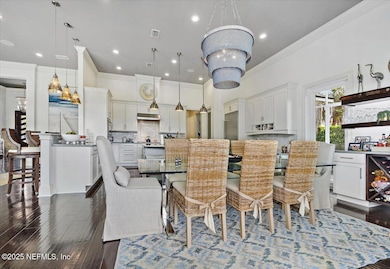 Dining to Kitchen