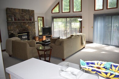 322 Surrey Dr, Hawley, PA 18428 - photo 3