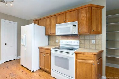 Beautiful tile work in kitchen