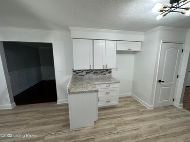 8809 Old Ironsides Dr, Louisville, KY 40228 - photo 2